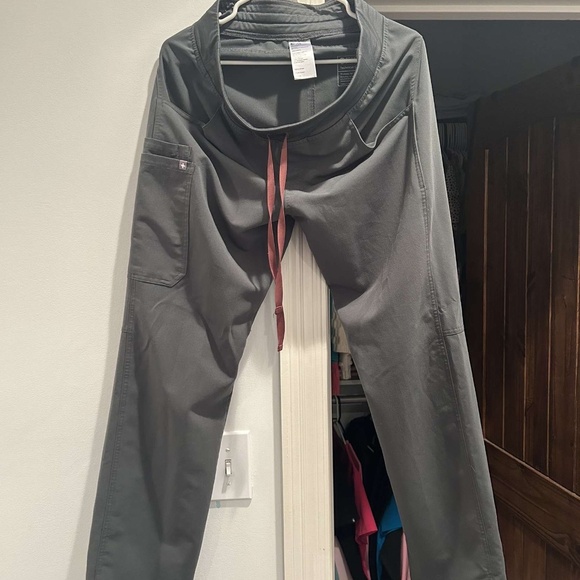 FIGS SCRUBS - Picture 2 of 2